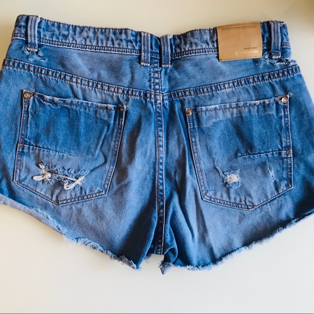 STRADIVARIUS DISTRESSED VINTAGE BLUE DENIM SHORTS - Picture 5 of 6